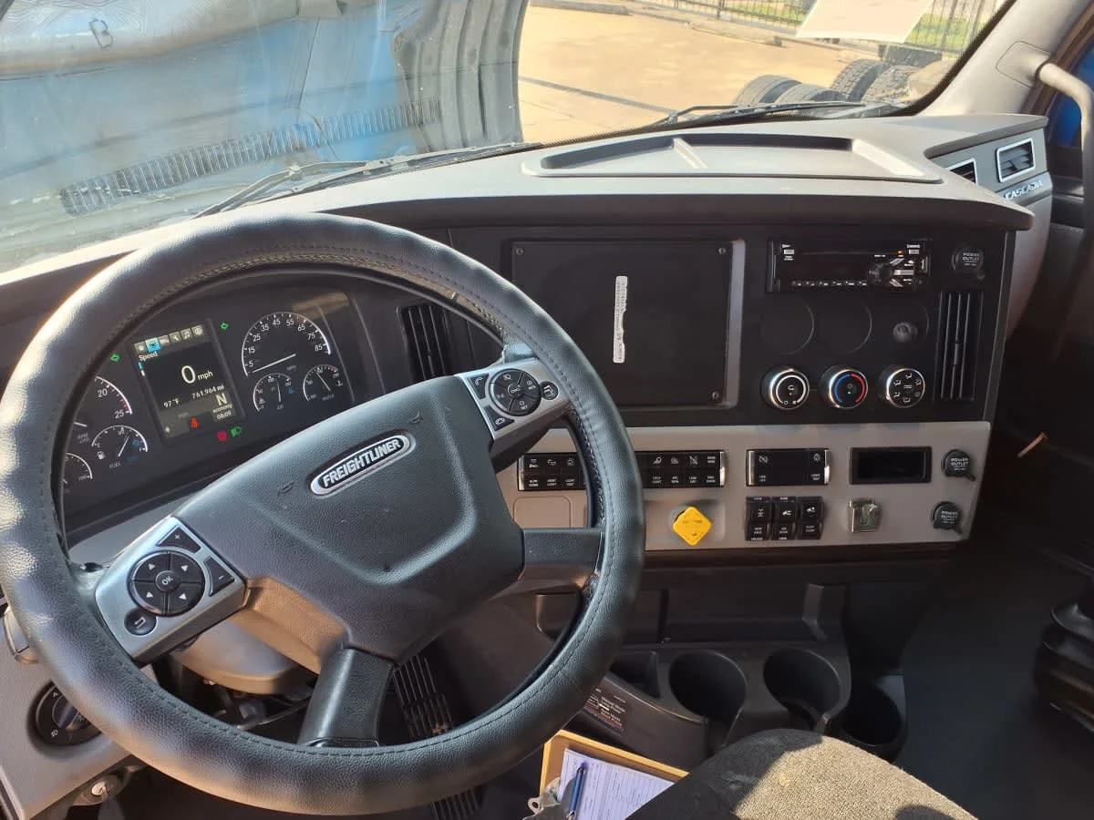 2021 Freightliner Cascadia in Dallas, TX — photo 7