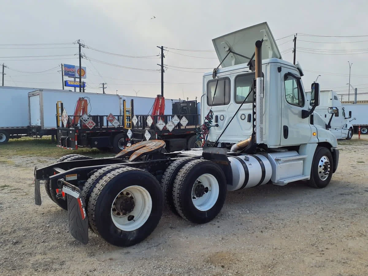 2019 Freightliner Cascadia in Converse, TX — photo 4