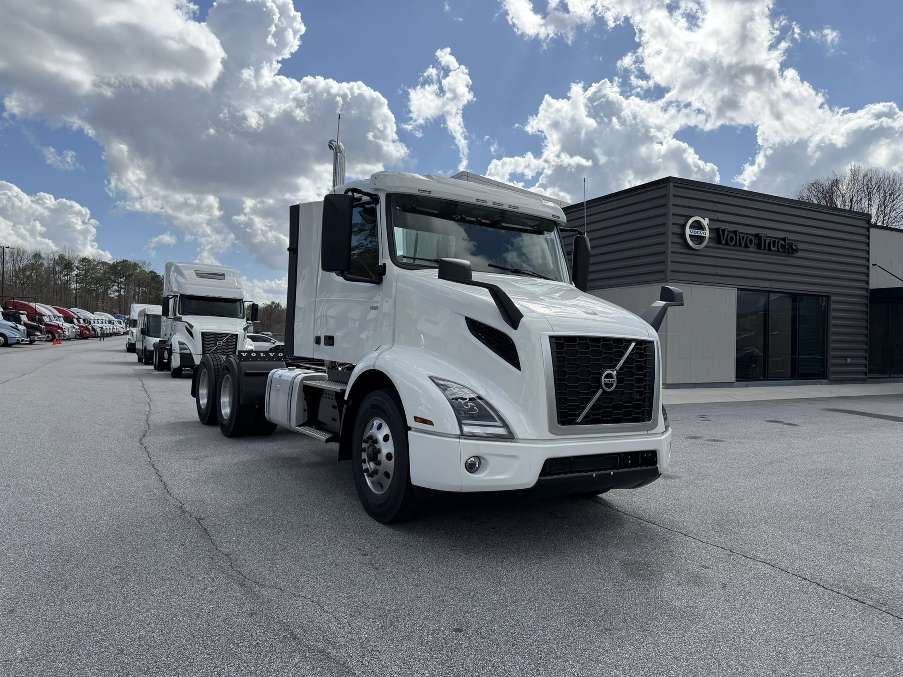 2027 Volvo VNR 640 in ATLANTA (700 & 703), GA — photo 3