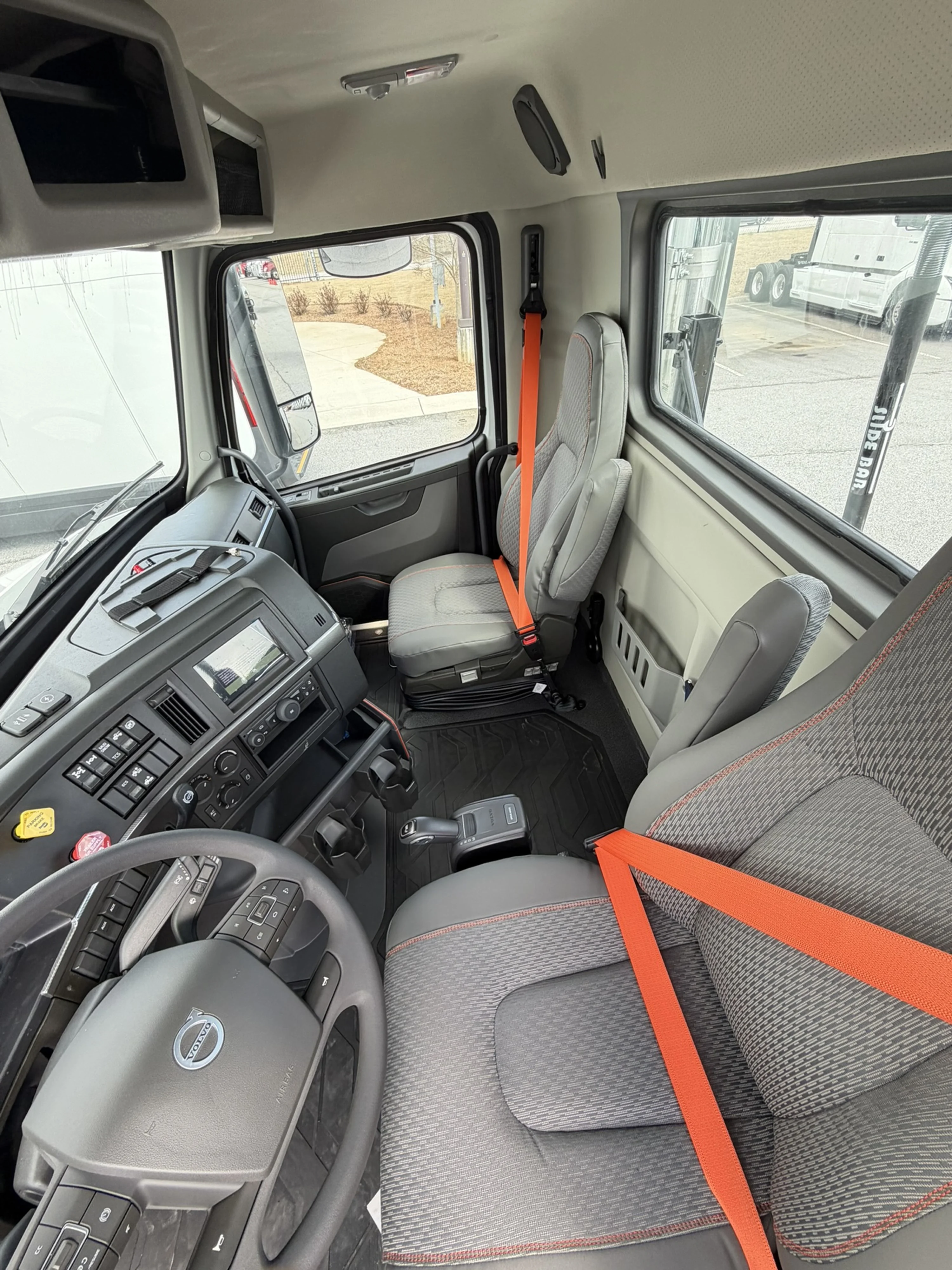 2027 Volvo VNR 640 in ATLANTA (700 & 703), GA — photo 8