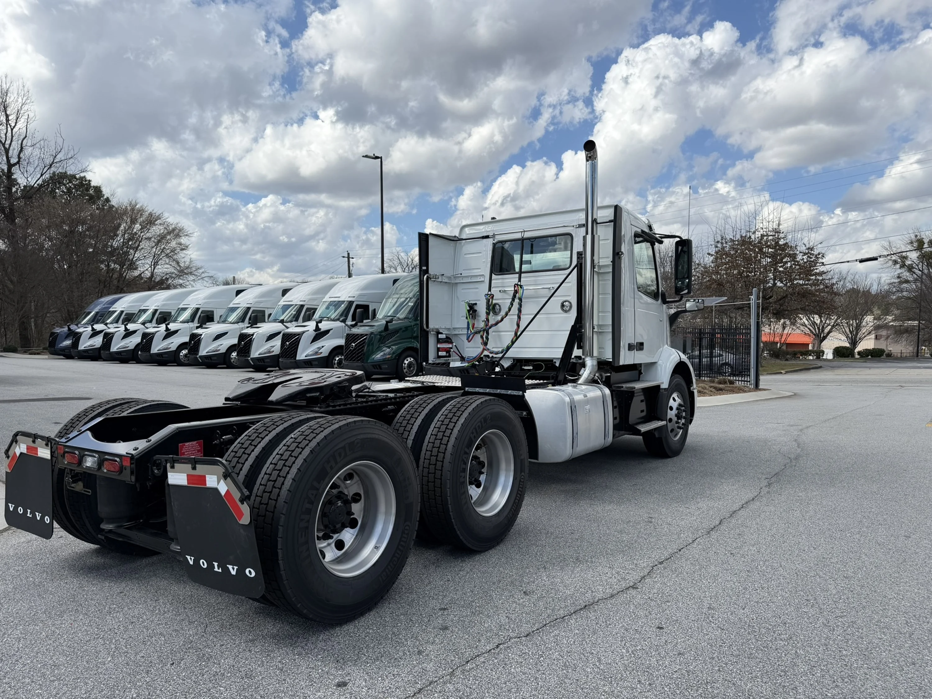 2027 Volvo VNR 640 in ATLANTA (700 & 703), GA — photo 4