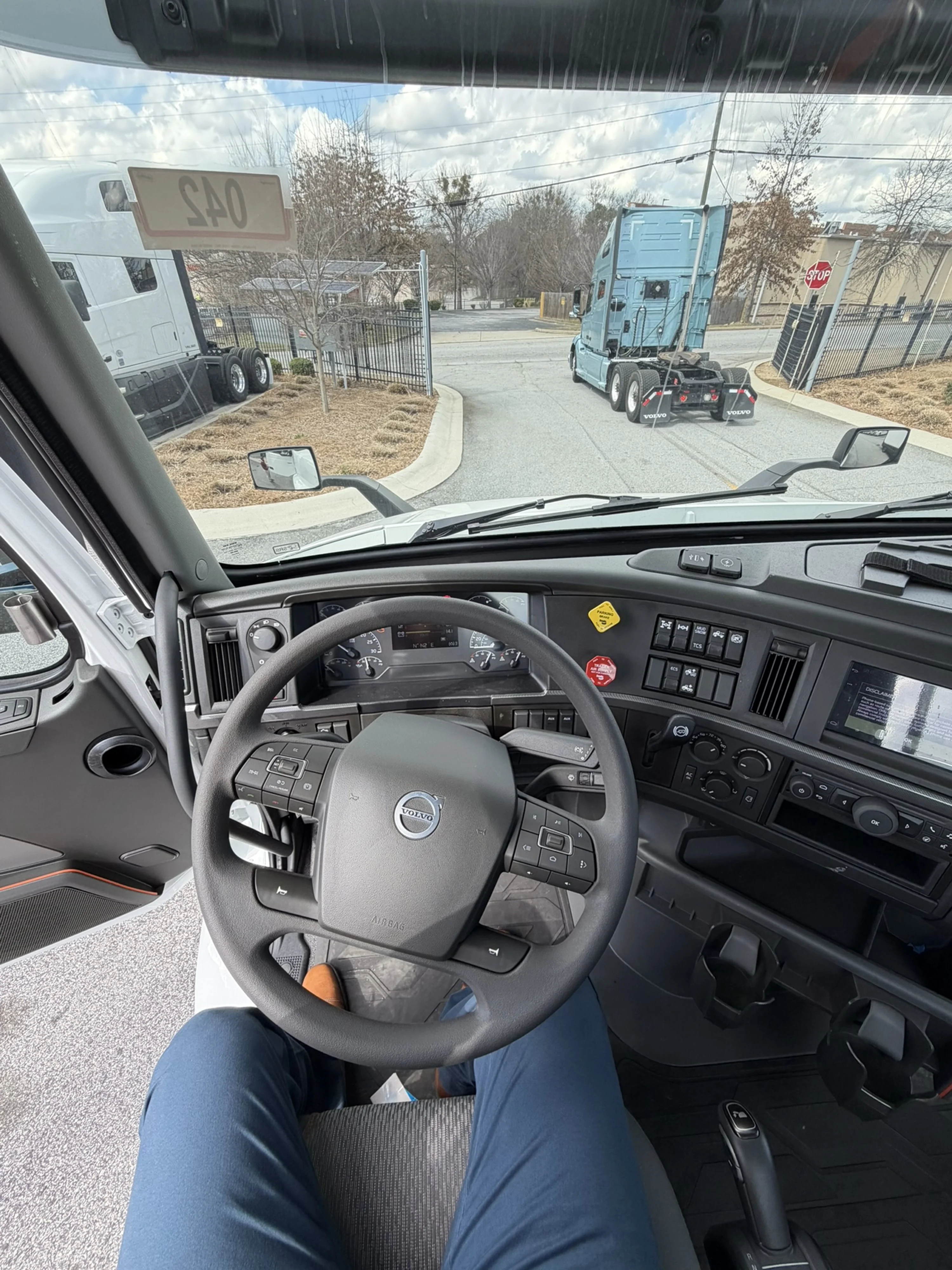 2027 Volvo VNR 640 in ATLANTA (700 & 703), GA — photo 7