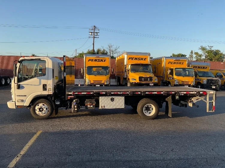 2019 Isuzu NPR - image 4