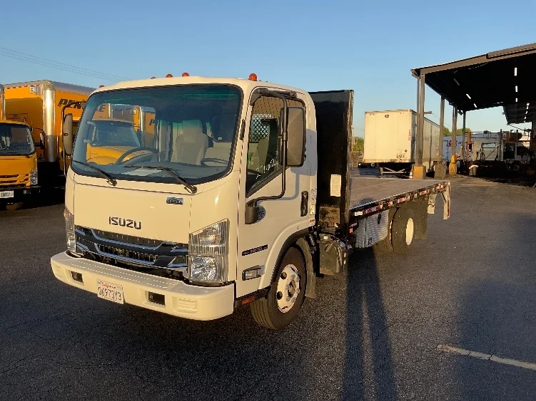 2019 Isuzu NPR - image 3