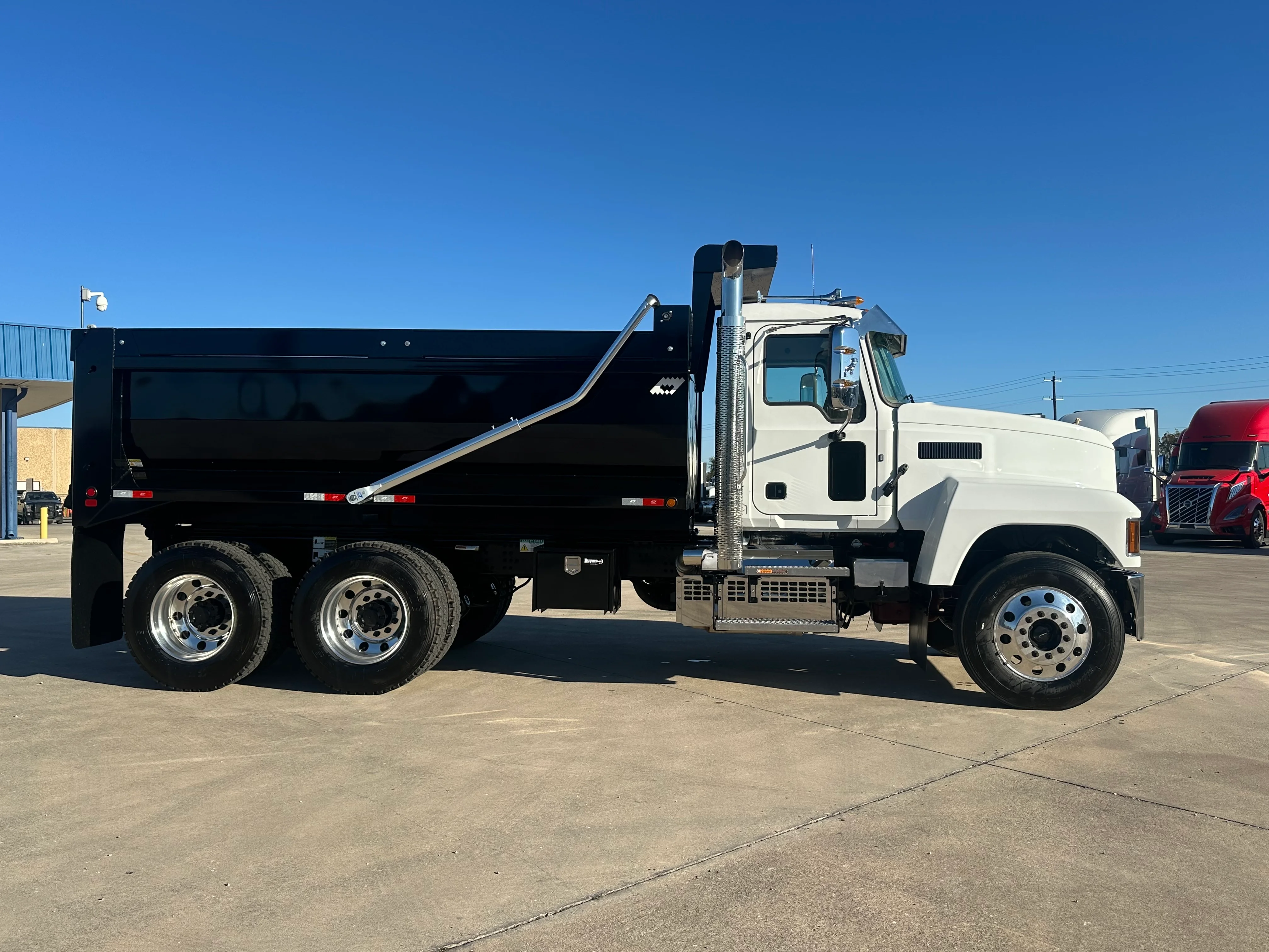 2026 Mack Pinnacle in San Antonio, TX — photo 5