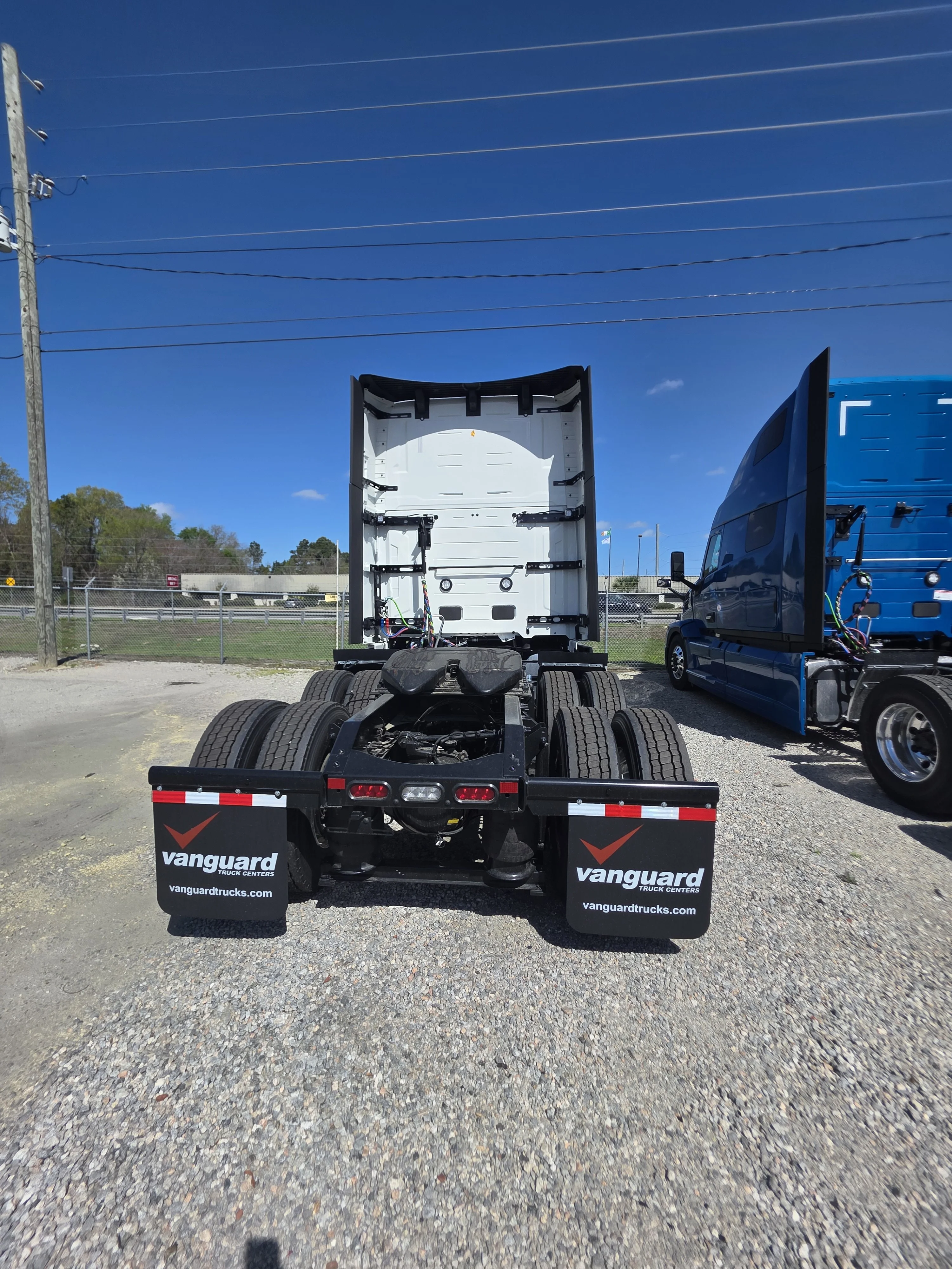 2027 Volvo VNL 860