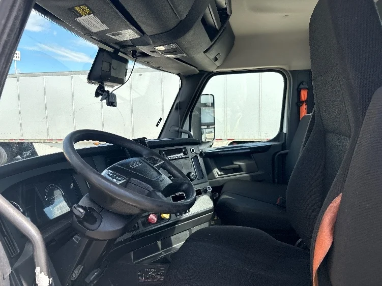 2023 Freightliner Cascadia in Harrisburg, PA — photo 10
