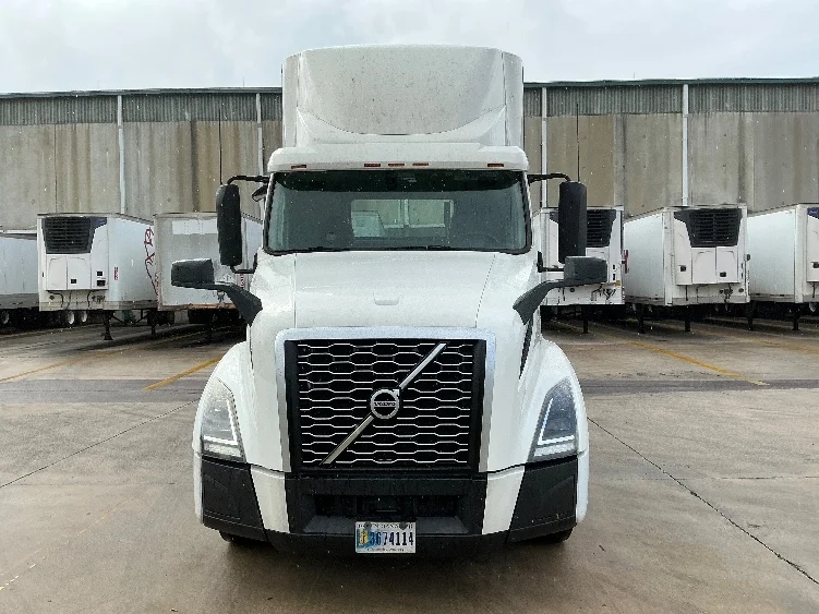 2020 Volvo VNL 300 - image 2