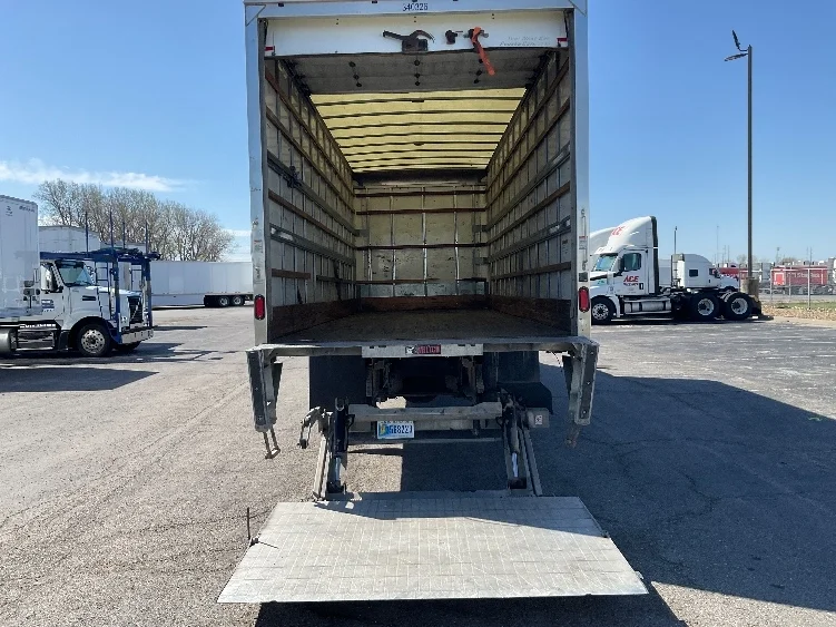 2020 Hino 268 in Kansas City, MO — photo 9