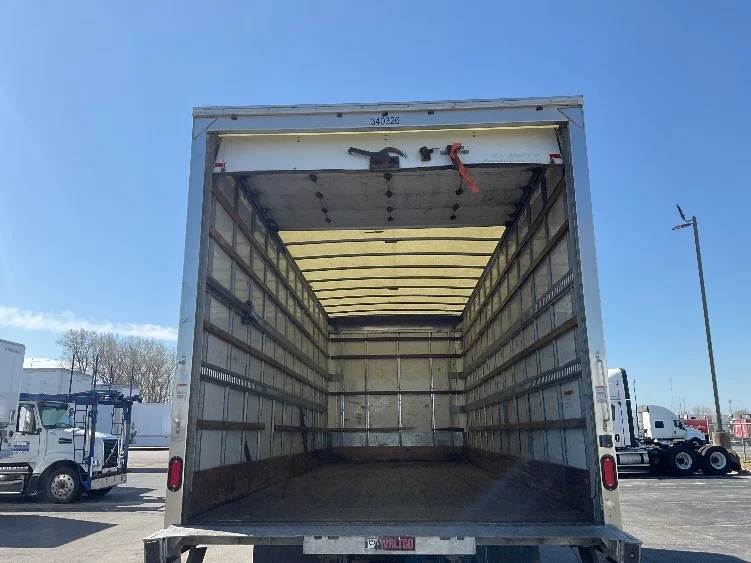 2020 Hino 268 in Kansas City, MO — photo 8