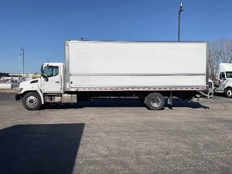 2020 Hino 268 in Kansas City, MO — photo 4