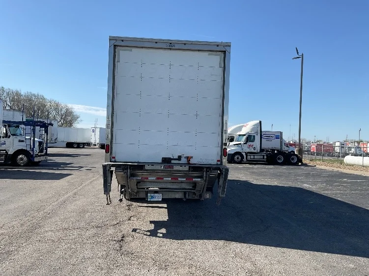 2020 Hino 268 in Kansas City, MO — photo 7
