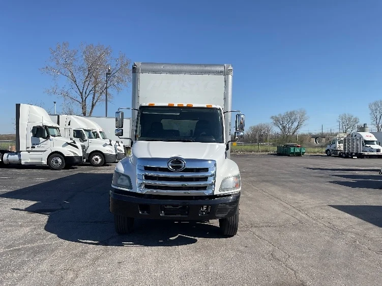 2020 Hino 268 in Kansas City, MO — photo 2