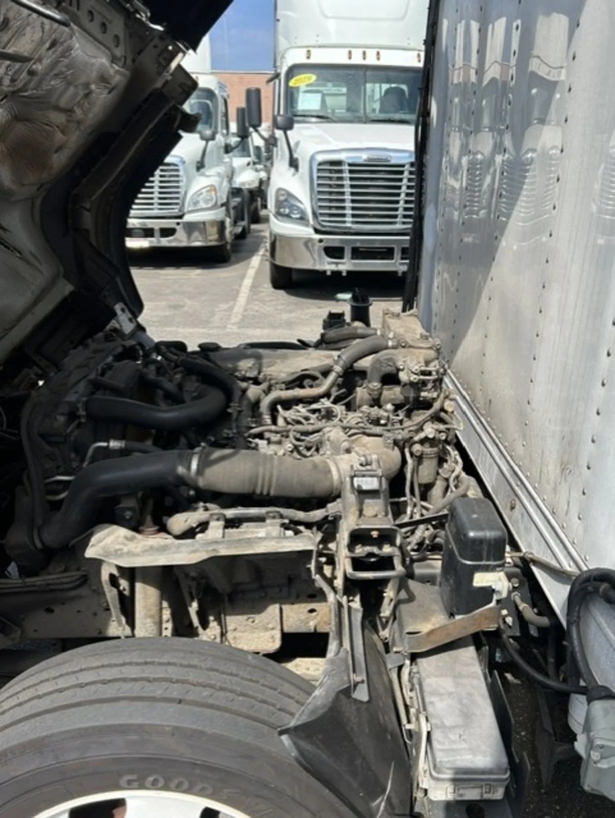 2020 Isuzu NQR in Farmingdale, NY — photo 10