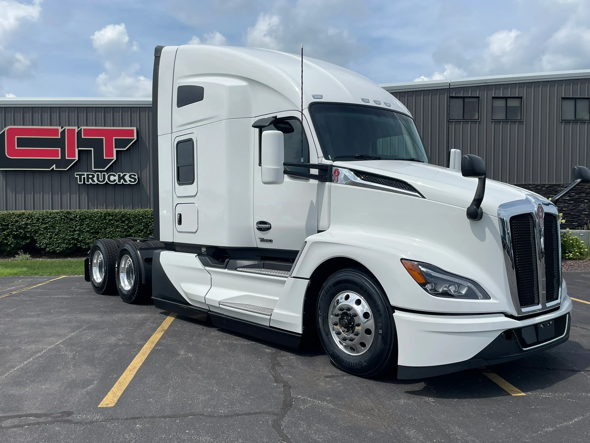 2027 Kenworth T680 — photo 3