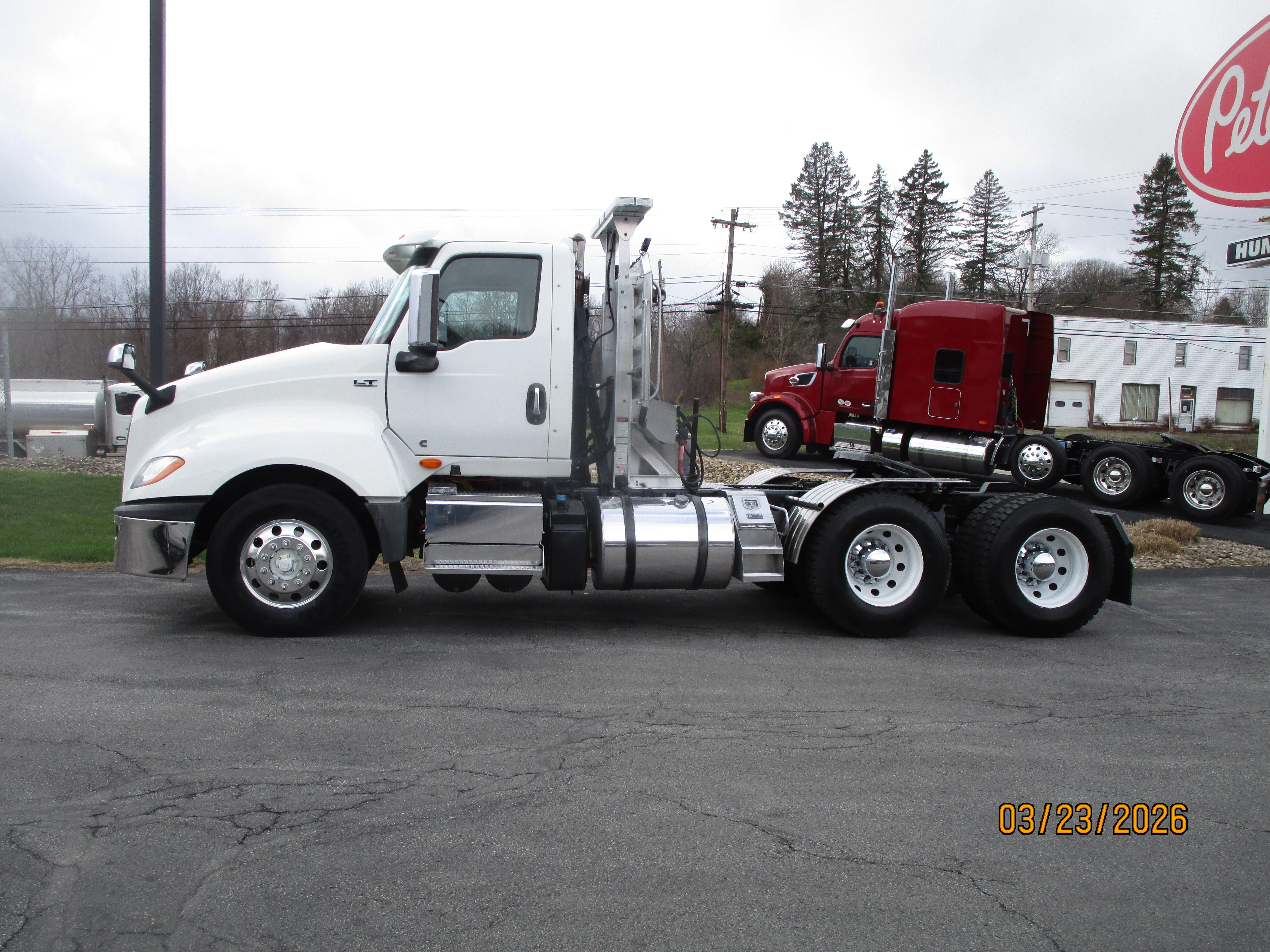 2019 International LT in BUTLER, PA — photo 2