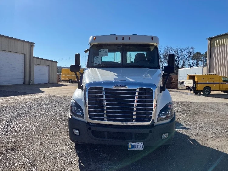 2019 Freightliner Cascadia in Hueytown, AL — photo 2