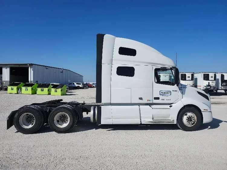 2022 Volvo VNL 760 - image 8