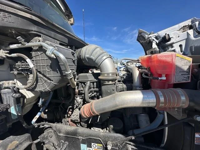 2024 Kenworth T880 - image 12