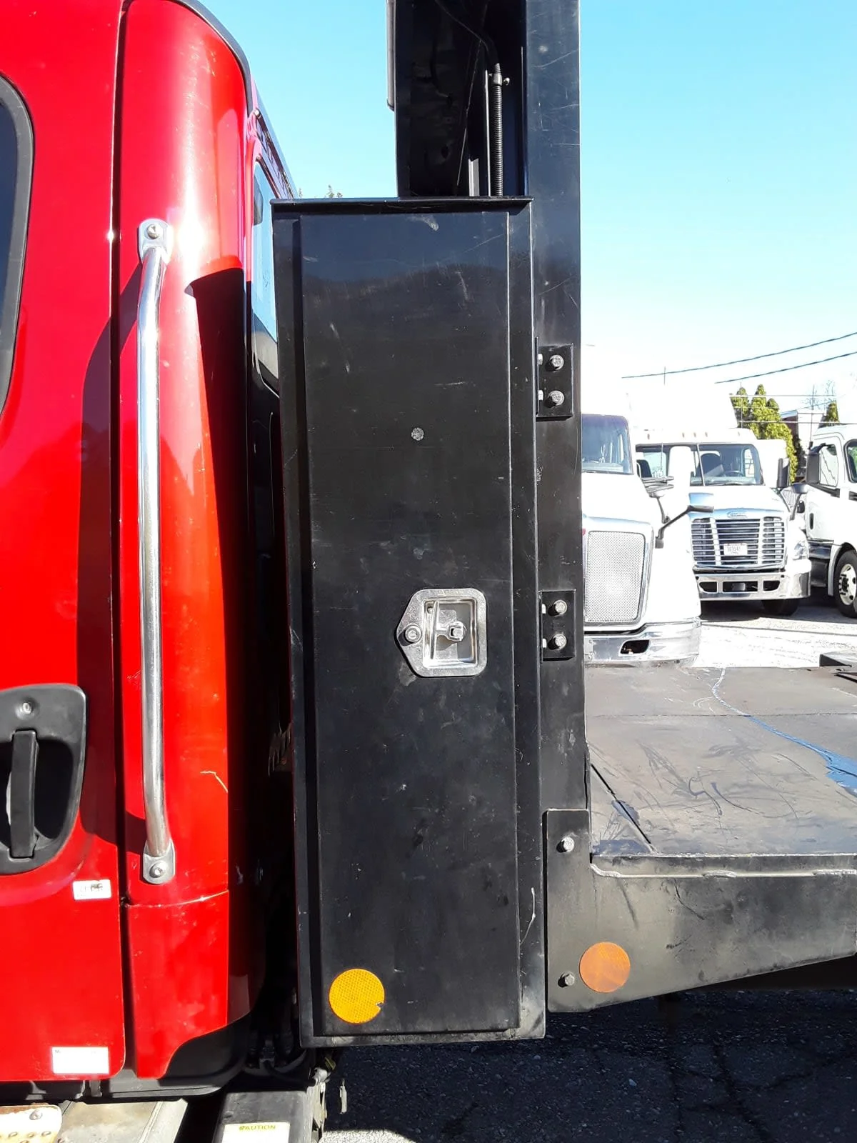2018 Freightliner M2 106 - image 12