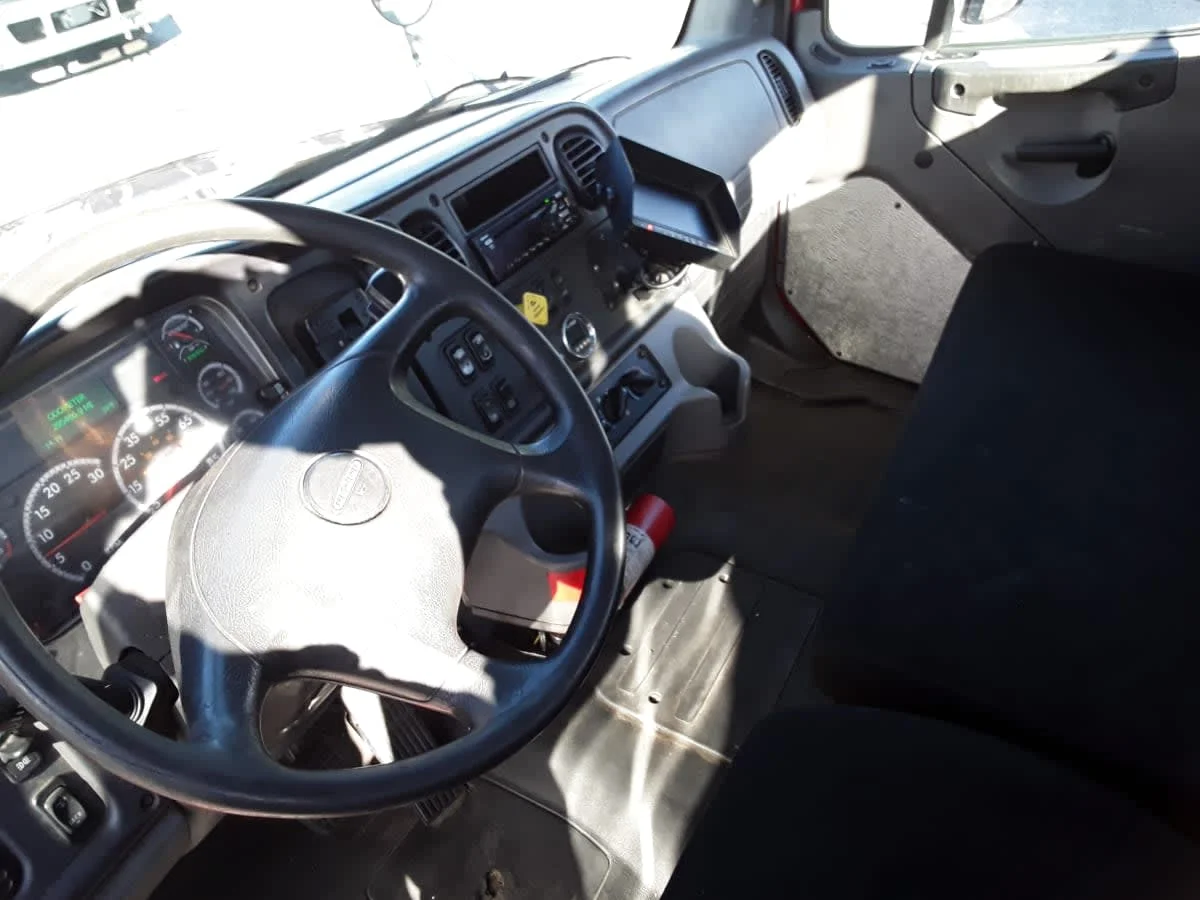 2018 Freightliner M2 106 - image 7