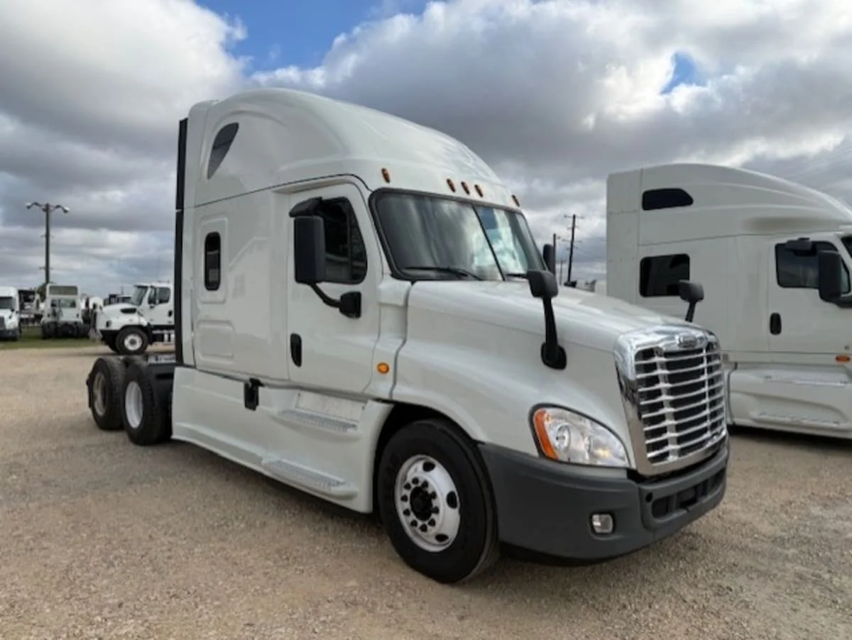 2020 Freightliner Cascadia in Converse, TX