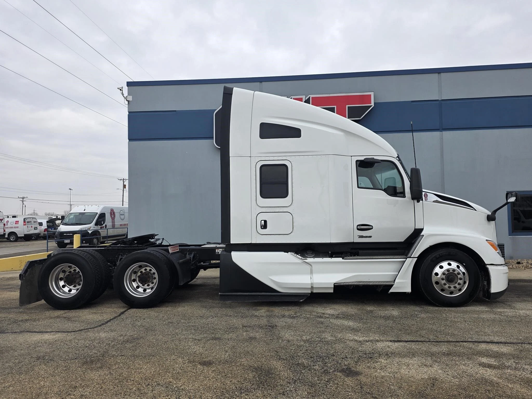 2023 Kenworth T680 - image 4