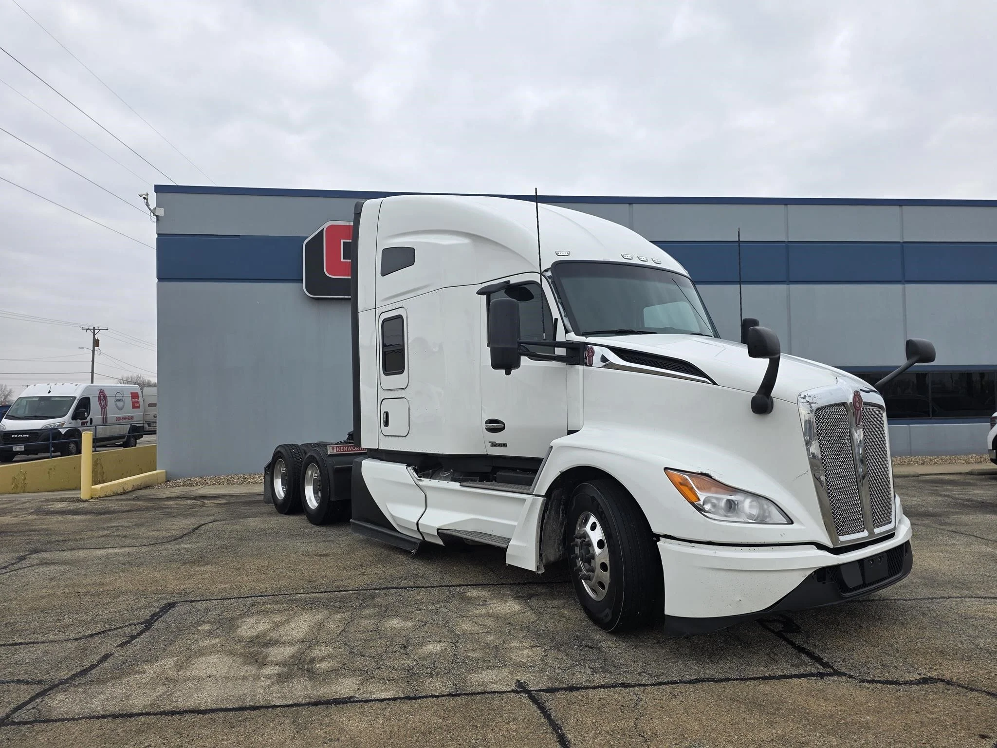 2023 Kenworth T680 - image 3