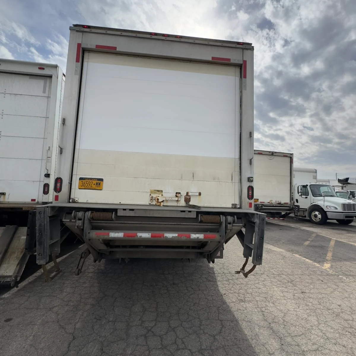 2019 Freightliner M2 106 - image 5