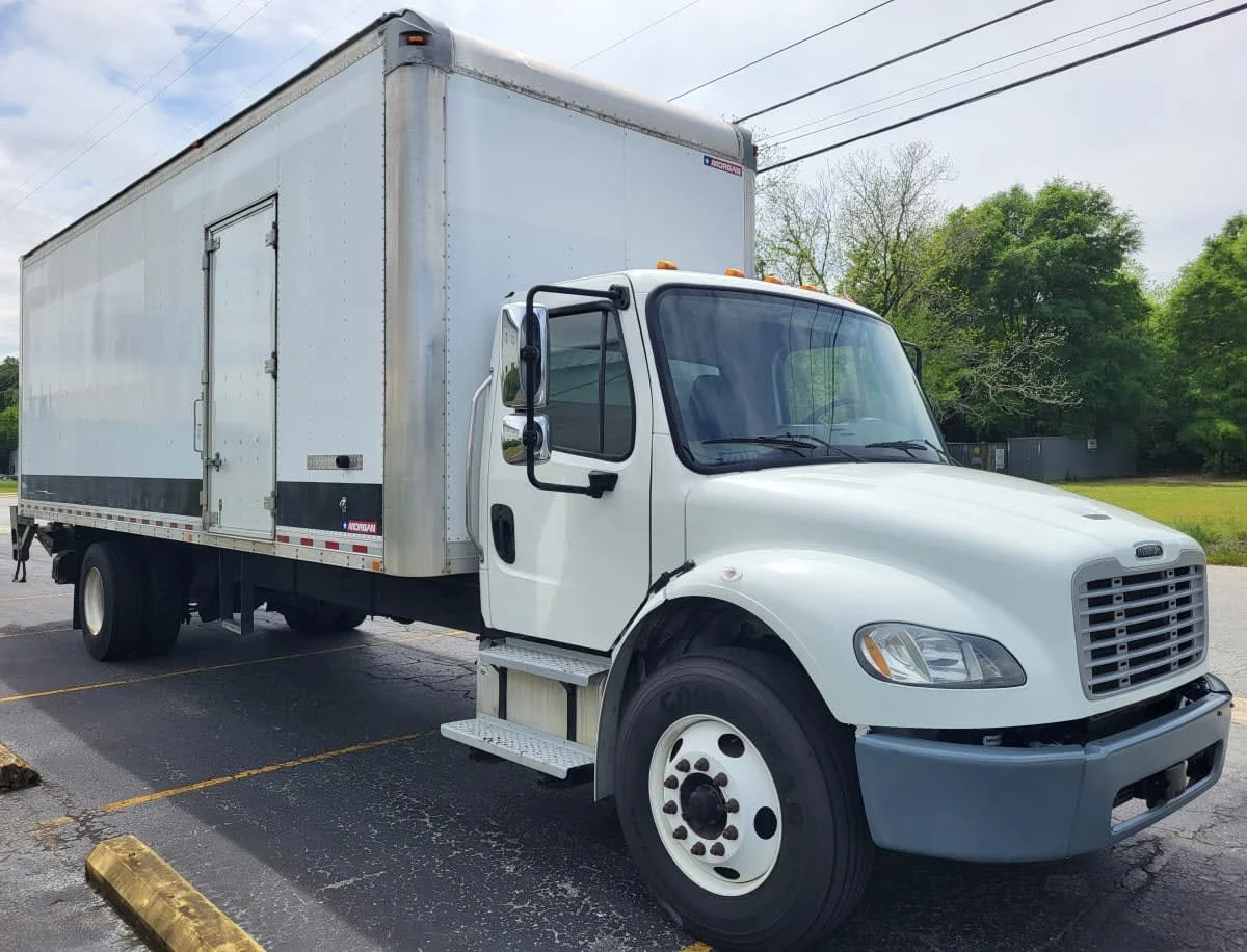 2019 Freightliner M2 106 in Jacksonville, FL — photo 3