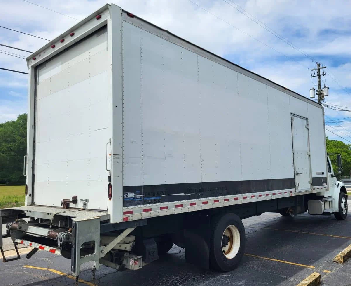 2019 Freightliner M2 106 in Jacksonville, FL — photo 4