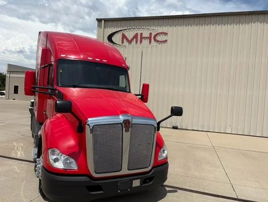 2022 Kenworth T680 in Leawood, KS — photo 9