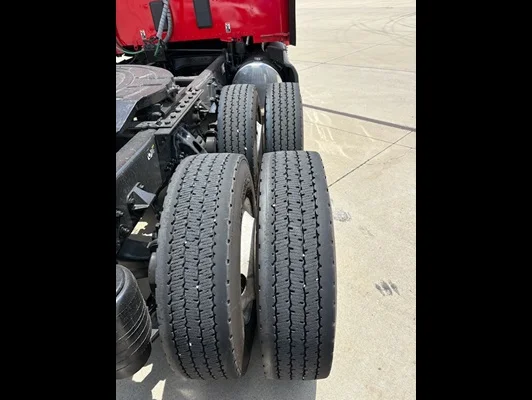 2022 Kenworth T680 in Leawood, KS — photo 13