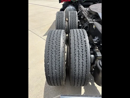 2022 Kenworth T680 in Leawood, KS — photo 14