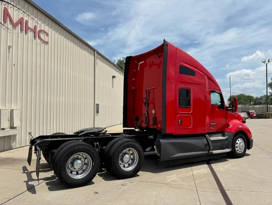 2022 Kenworth T680 in Leawood, KS — photo 12