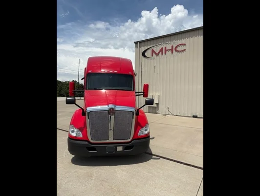 2022 Kenworth T680 in Leawood, KS — photo 10