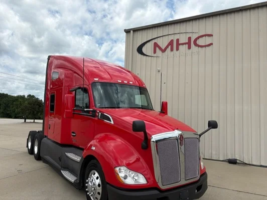 2022 Kenworth T680 in Leawood, KS — photo 8