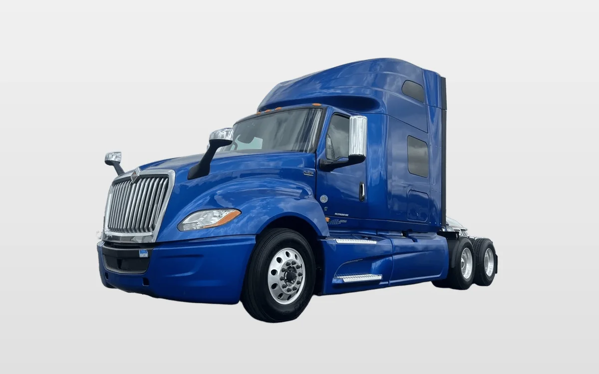 2021 International LT - image 1