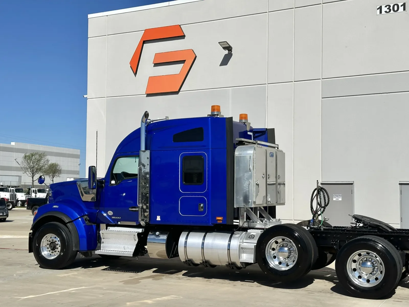 2022 Kenworth W990 - image 8