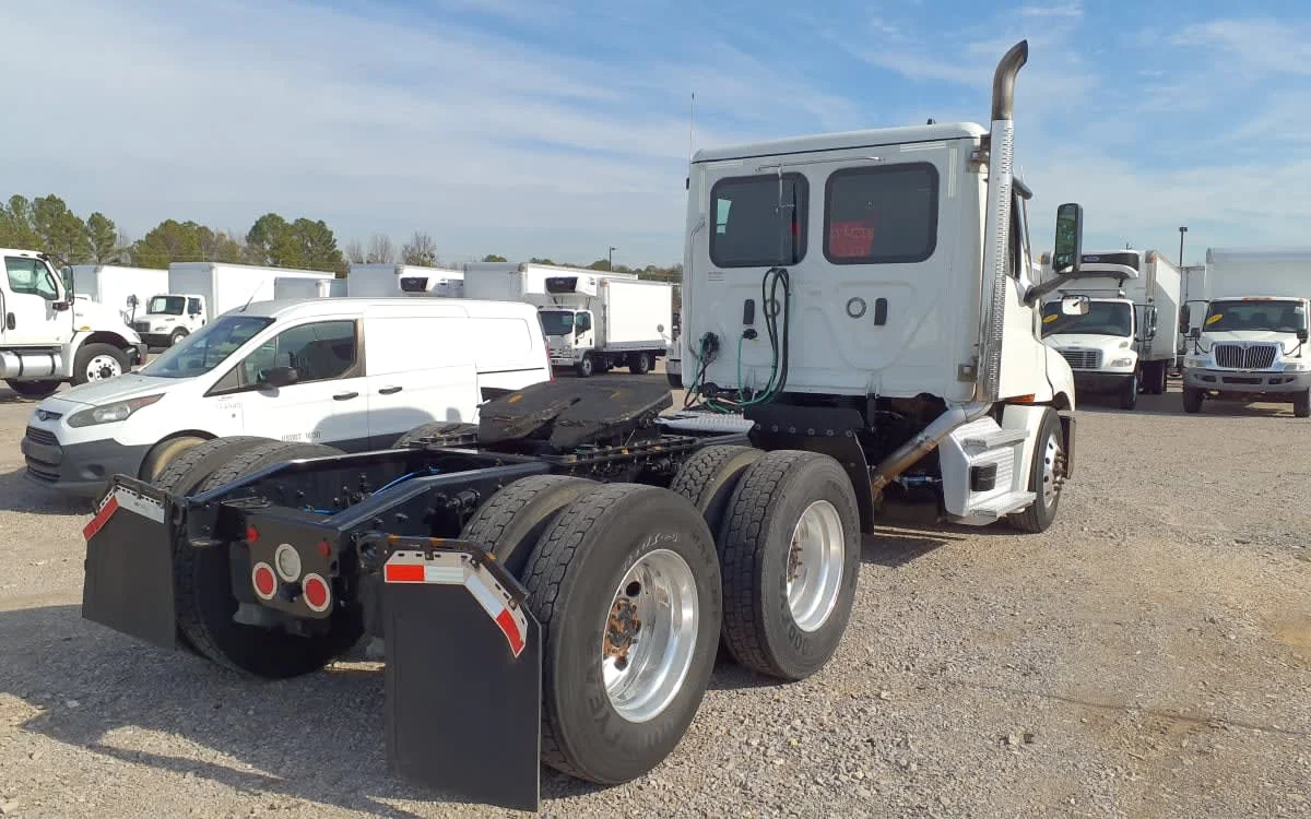 2021 Freightliner Cascadia - image 4