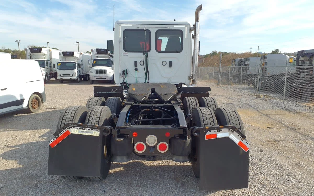 2021 Freightliner Cascadia - image 5