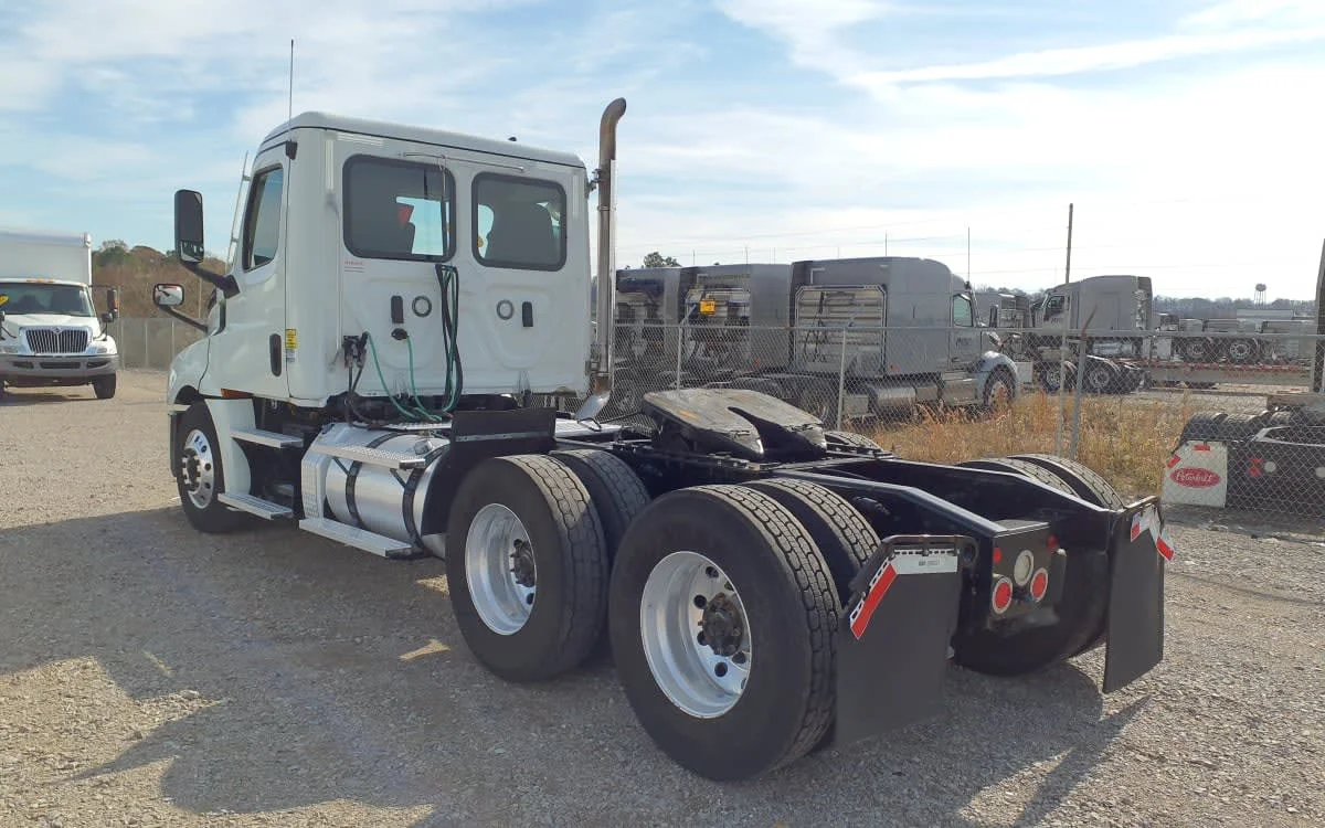 2021 Freightliner Cascadia in Birmingham, AL — photo 6