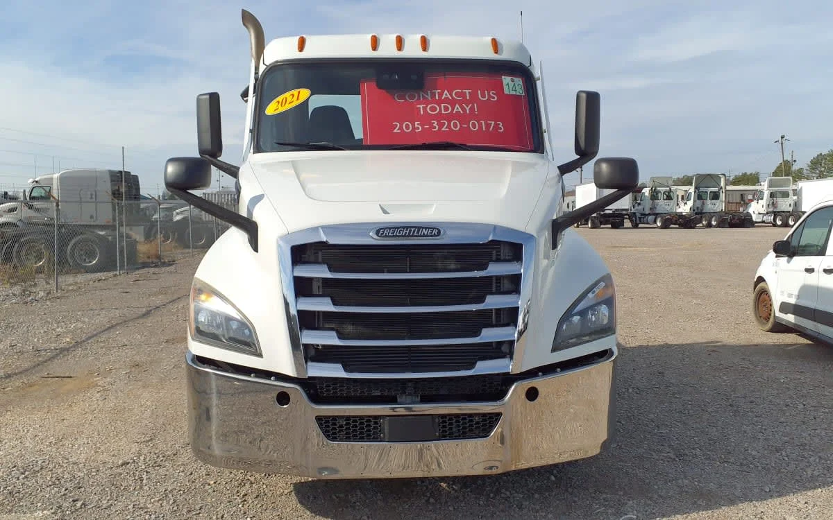 2021 Freightliner Cascadia in Birmingham, AL — photo 2