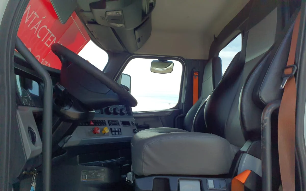 2021 Freightliner Cascadia in Birmingham, AL — photo 7
