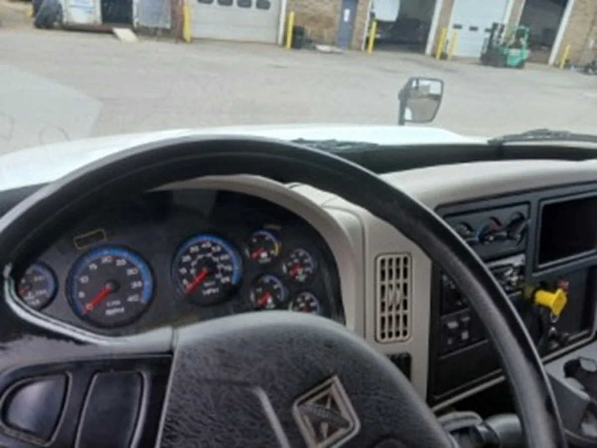 2019 International 4300 - image 10