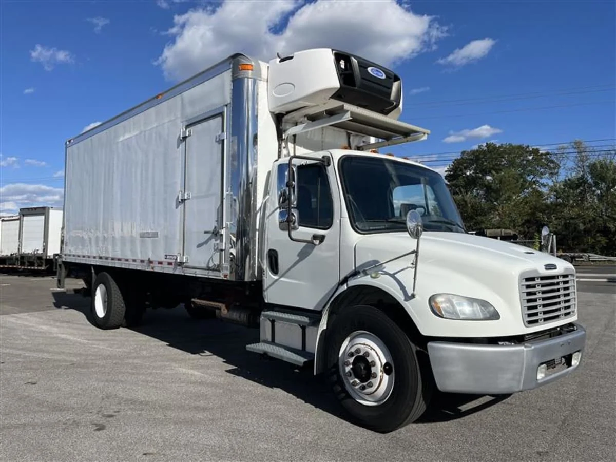 2016 Freightliner M2 106 - image 3