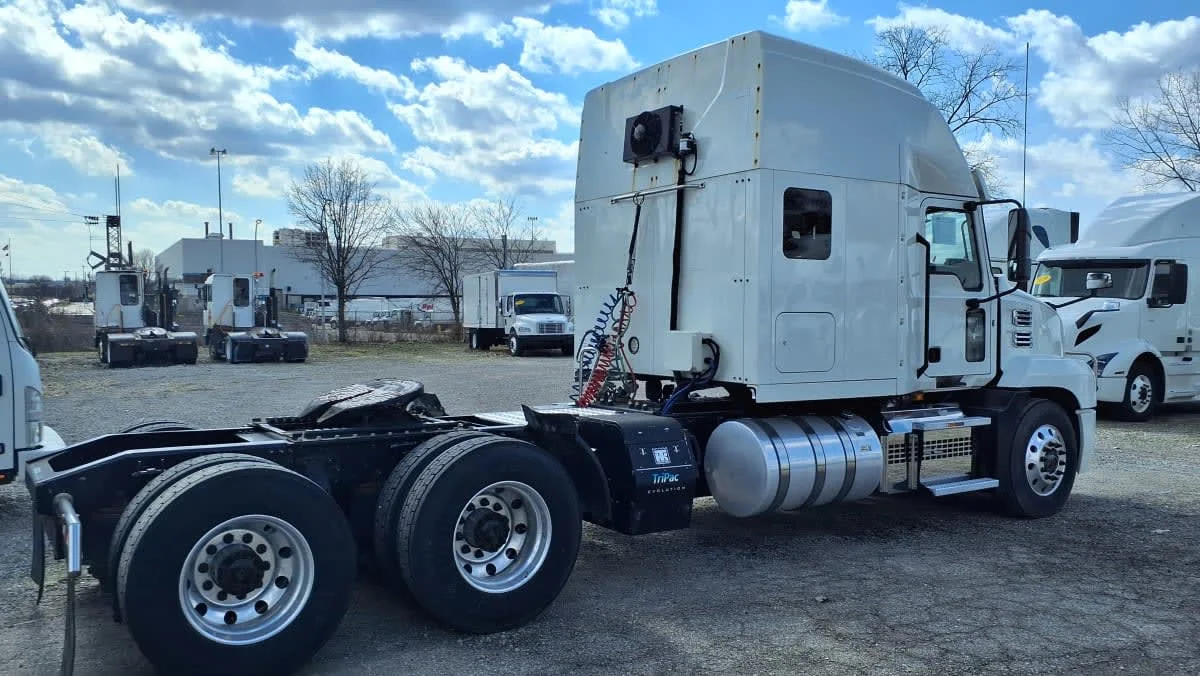 2020 Mack Anthem - image 4