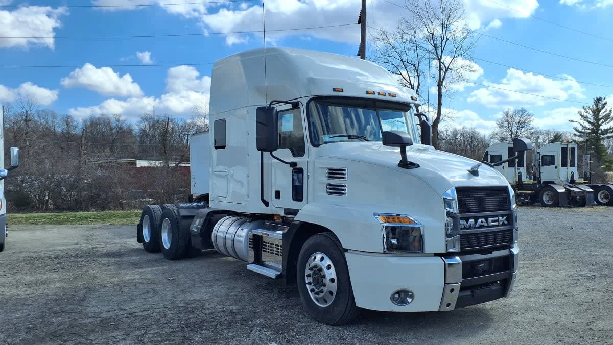 2020 Mack Anthem - image 3