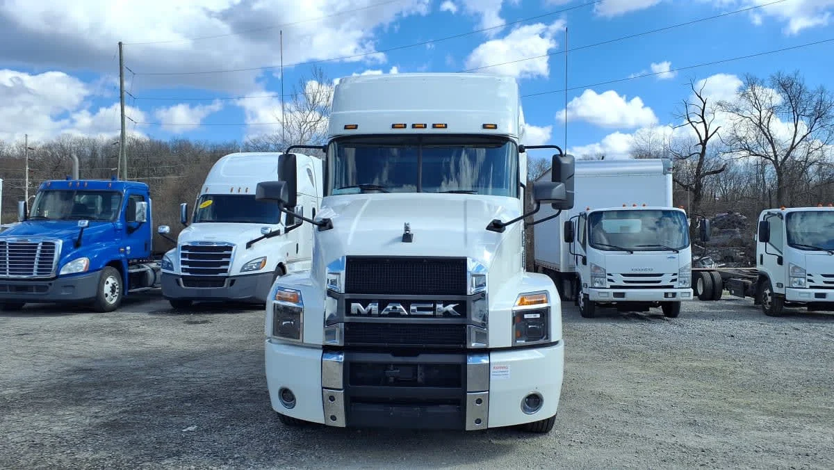 2020 Mack Anthem - image 2