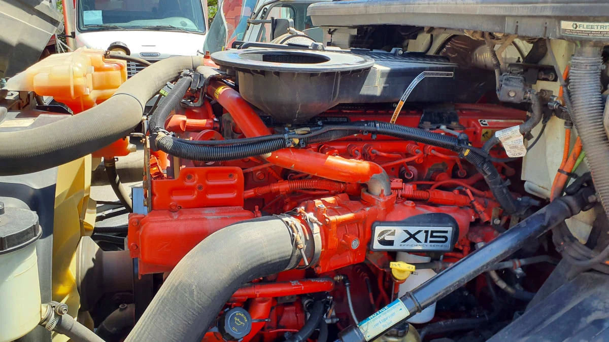 2019 International LT in Bolingbrook, IL — photo 8